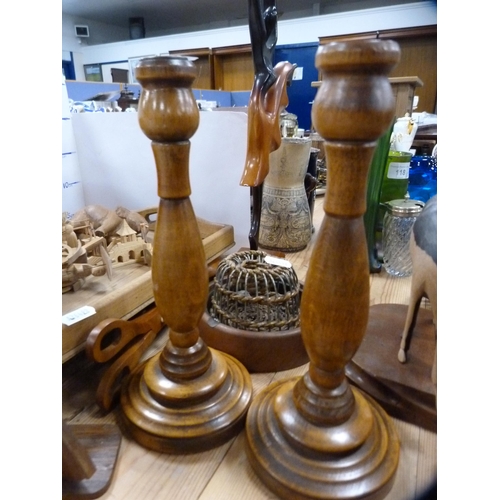 119 - Wood and treen to include candlesticks, bookends, Art Deco-style figure, bowls, stands, spoons, orie... 