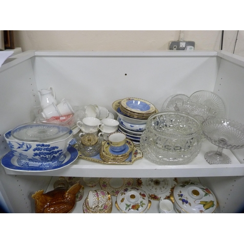 150 - Lustre 'Chelsea' pattern part fruit and tea set, Chinese Kangxi-style blue and white bowl on stand, ... 