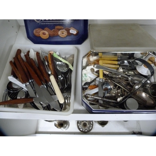 192 - Collection of assorted miscellaneous cutlery and flatware to include nutcrackers etc.