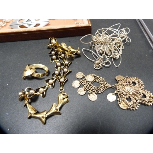 273 - Group of miscellaneous jewellery to include synthetic pearls, clip, white metal jewellery and costum... 