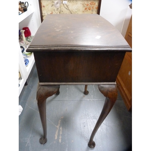 362 - Queen Anne-style bedside table on pad feet and a fire screen with Oriental-style embroidered panel.&... 