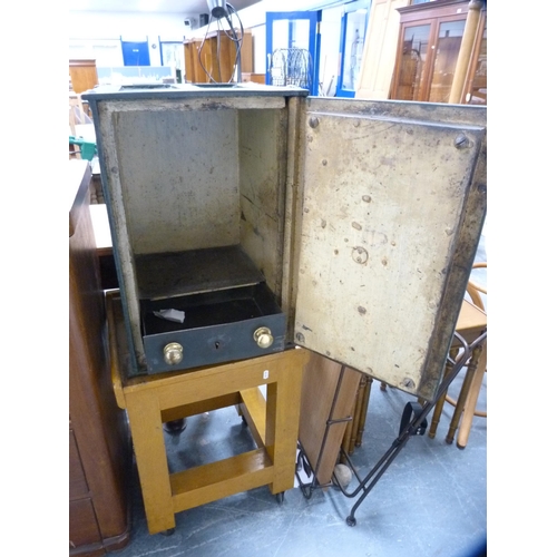 365 - Painted metal safe with key on a trolley base.