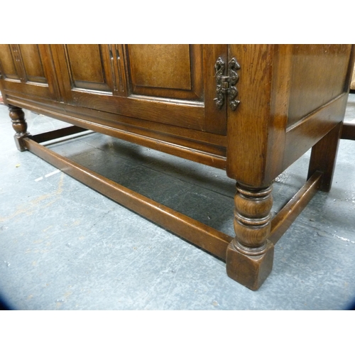 419 - Vintage oak sideboard.