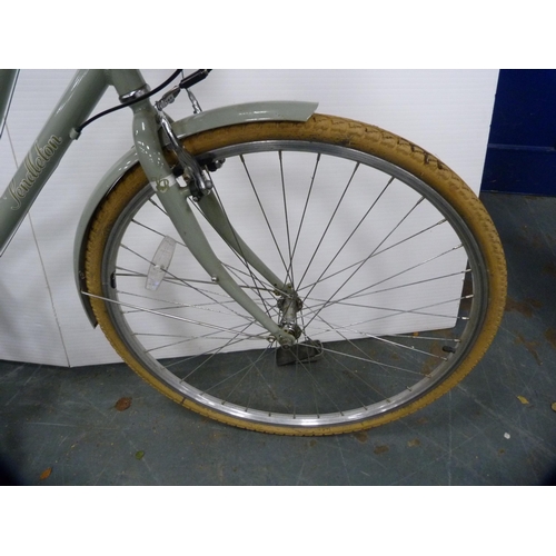 431 - Lady's Pendleton Somerby bicycle and helmet.