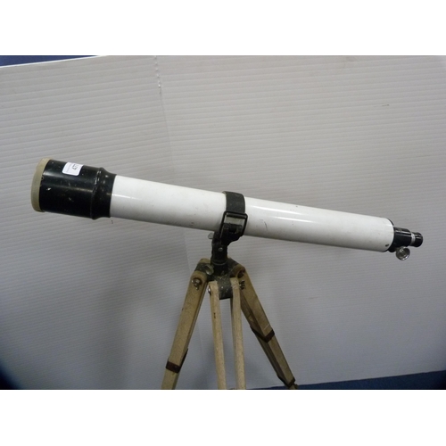 477 - Greenkat telescope on wooden tripod stand.