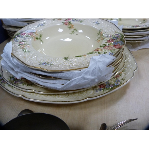 54 - Royal Doulton 'Simplicity' pattern part dinner set and a Crown Ducal 'Florentine' pattern part dinne... 