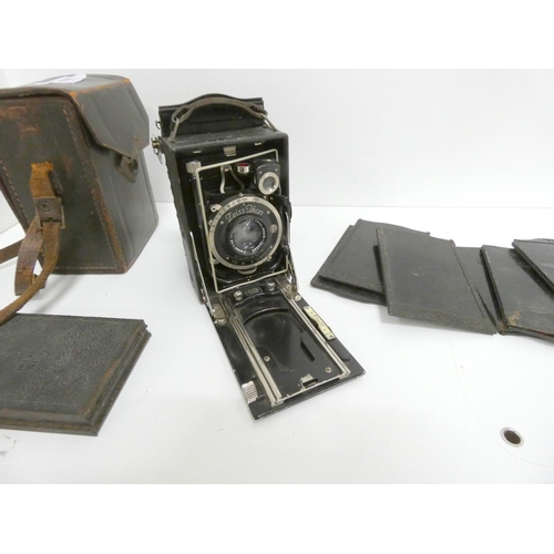 Zeiss Ikon antique plate camera with two plates and case.