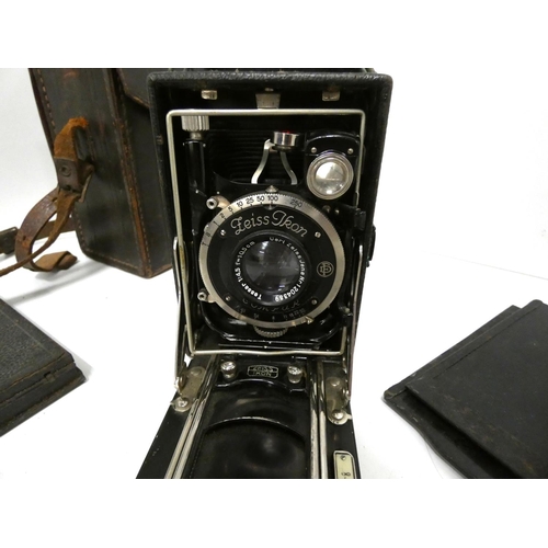 Zeiss Ikon antique plate camera with two plates and case.