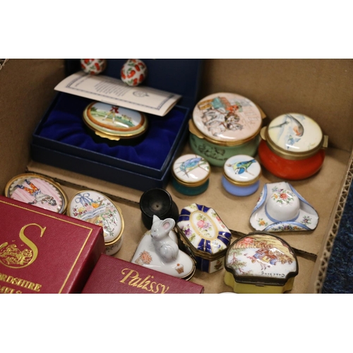 215 - Collection of trinket boxes to include Halcyon Days, Staffordshire enamel boxed, etc