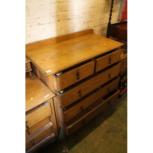 774 - Oak two piece bedroom suite comprising dressing chest and a chest of drawers.