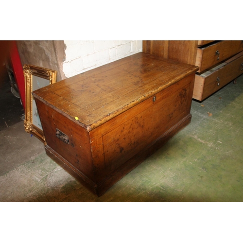 777 - Scumbled pine hinge top blanket box, 99cm.