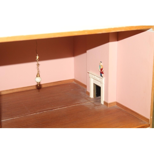 790 - Good quality dolls house, 103cm.