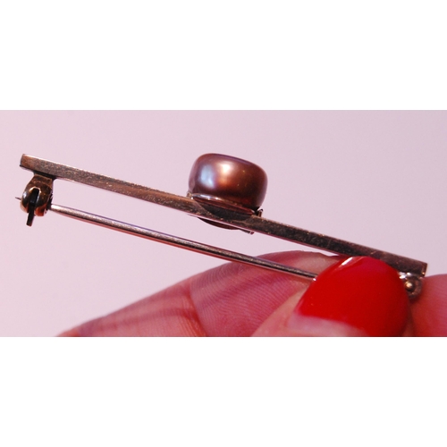 40 - Unusual bar brooch modelled as a jockey cap from a pink pearl, the peak with tiny diamond brilliant ... 