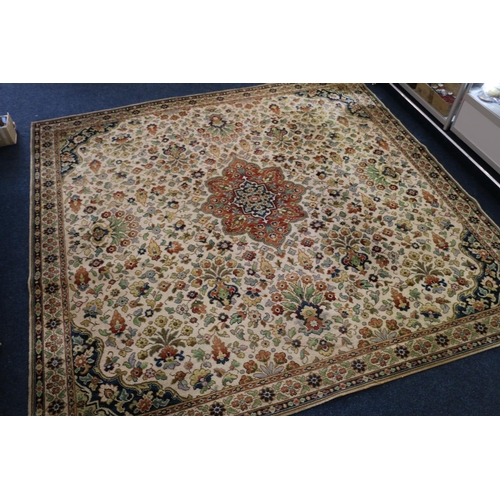 806 - Large wool rug, 270cm x 270cm. 