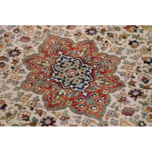 806 - Large wool rug, 270cm x 270cm. 