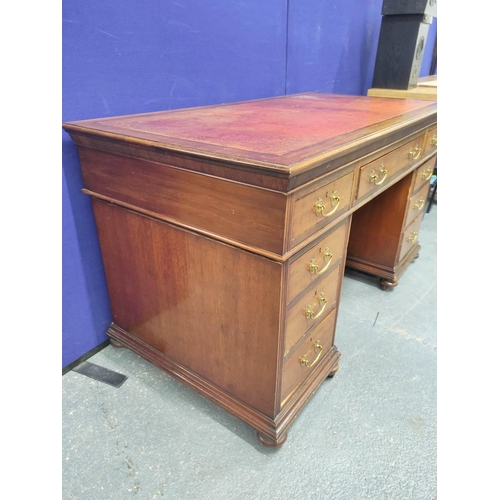 402 - Victorian mahogany double pedestal desk with l central drawer flanked with small drawer above two th... 