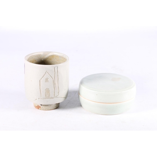 411 - DAVID LEACH (1911-2005), a Studio Pottery celadon glazed circular lidded box, DL NL marks to the bod... 