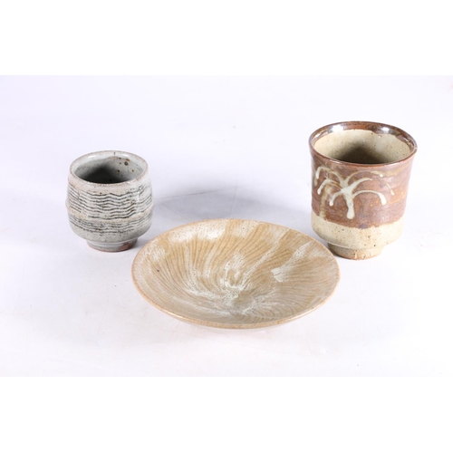 412 - JOHN BEDDING (b1947), a studio pottery footed yunomi tea cup, JR mark to the ring foot, 11cm tall, a... 