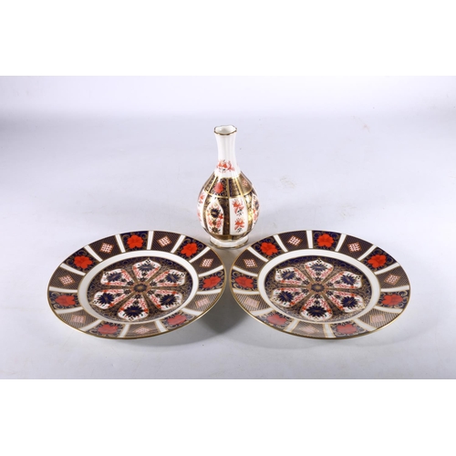 426 - Pair of Royal Crown Derby bone china cabinet plates decorated with Old Imari pattern 1128, date... 