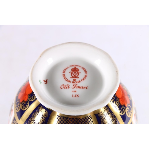 426 - Pair of Royal Crown Derby bone china cabinet plates decorated with Old Imari pattern 1128, date... 