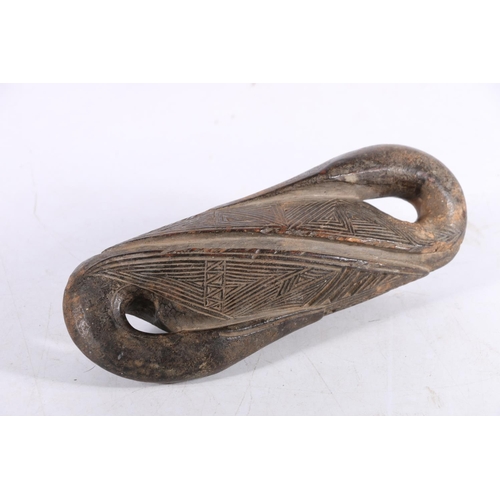 477 - African or Oceanic carved wood winder, incised with geometric pattern, 19cm long.