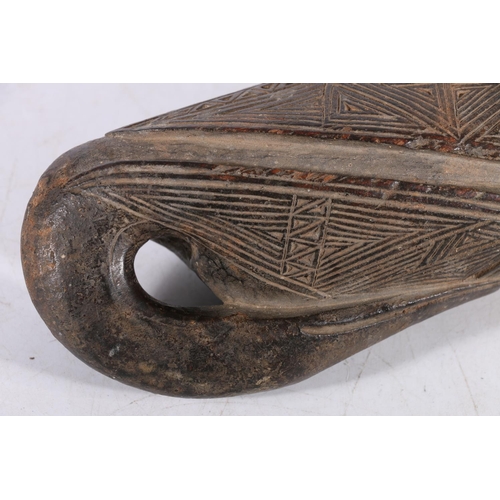 477 - African or Oceanic carved wood winder, incised with geometric pattern, 19cm long.