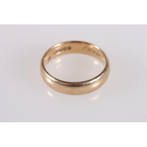 170 - 9ct gold plain wedding band, 4.9g and a 9ct gold chain, 3.4g, 8.3g gross. 