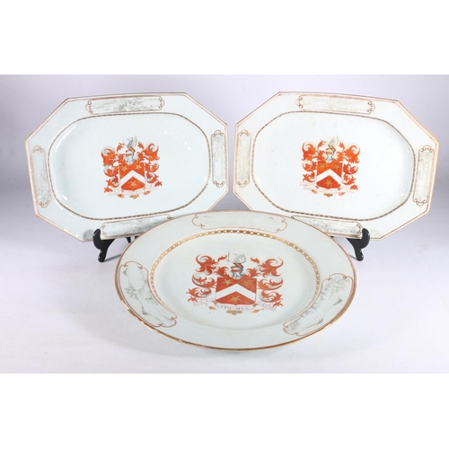 482 - Chinese armorial porcelain charger dish, the centre bearing the Bannatyne crest with 'Nec Cito Nec T... 