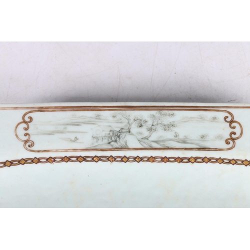 482 - Chinese armorial porcelain charger dish, the centre bearing the Bannatyne crest with 'Nec Cito Nec T... 