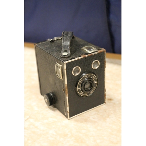 134 - Kodak 3A Autographic folding bellows camera, Kodak Junior 1 folding bellows camera and a box brownie... 