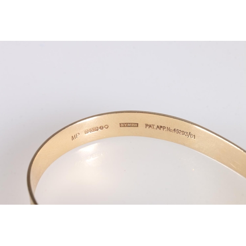 103 - Contemporary 9ct gold bangle with cross design, makers Maylin Products Ltd of London, further stampe... 