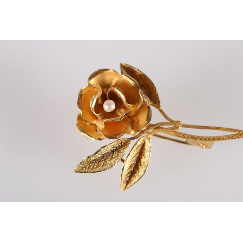 129 - 18ct yellow gold brooch in the form of a rose set with seed pearl, incised to the reverse '18k', 7.2... 