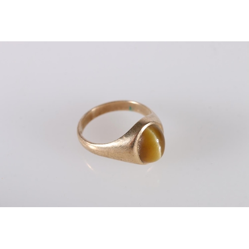 134 - Gents 9ct gold signet ring, size P/Q (clipped) 2.4g and a gents 9ct gold ring with cabochon tigers e... 