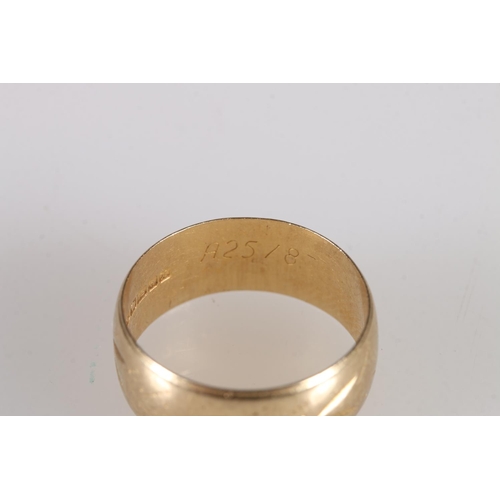 164 - 18ct gold wedding band, size O/P, 5g. 