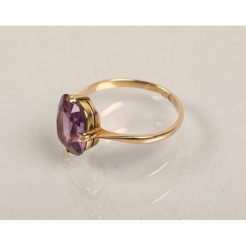 54 - 9ct gold amethyst set ring, size M