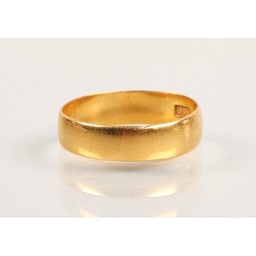 63 - 22ct gold band, 2.5g, size K