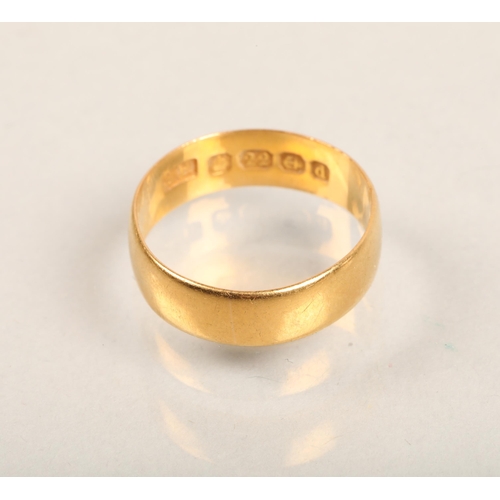 63 - 22ct gold band, 2.5g, size K