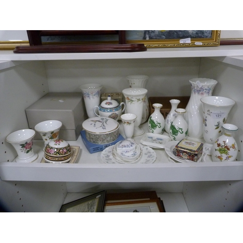 121 - Collection of various decorative ceramics to include Wedgwood etc (one shelf).