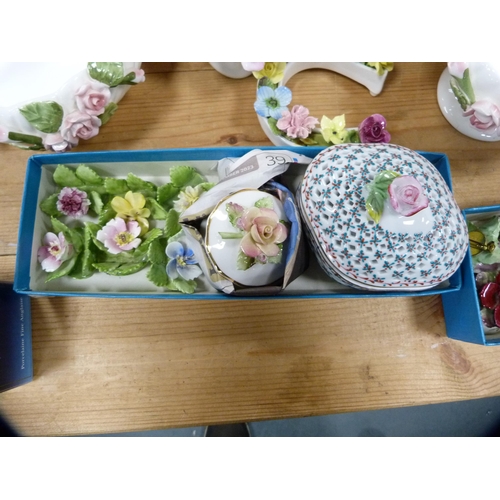 195 - Group of posy ornaments, posy baskets, boxed Royal Albert costume jewellery, boxed Aynsley ornaments... 