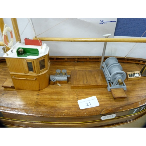 21 - Two model boats, 'Destiny' and 'HMS Victory'.  (2)