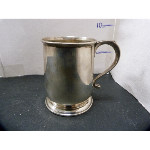 247 - Silver tankard, hallmarks for London, The Goldsmiths & Silversmiths Company, 140g.