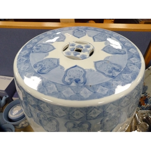 26 - Oriental blue and white barrel seat.