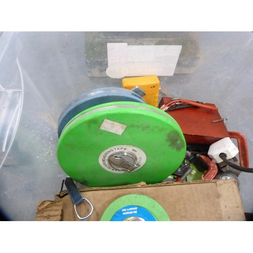 368 - Tub containing assorted tools, sander, tape measure, pressure gauge, grinder, planer etc.