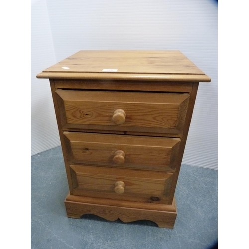 385 - Pine three-drawer bedside chest of drawers.