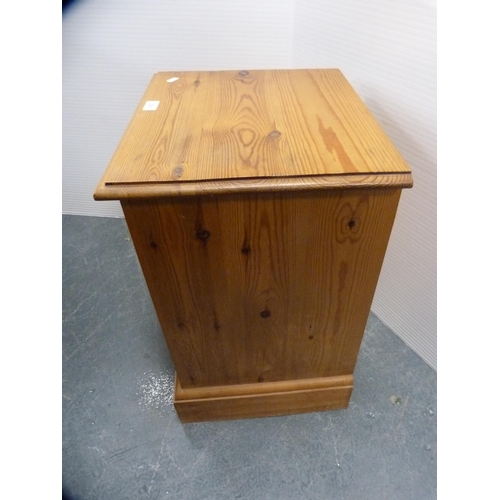 385 - Pine three-drawer bedside chest of drawers.