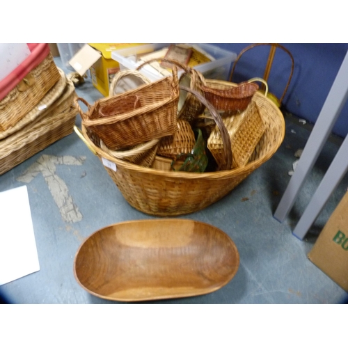 39 - Collection of various baskets.