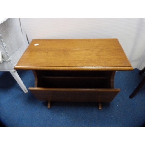 400 - Oak stool, similar magazine rack and a plant stand.  (3)