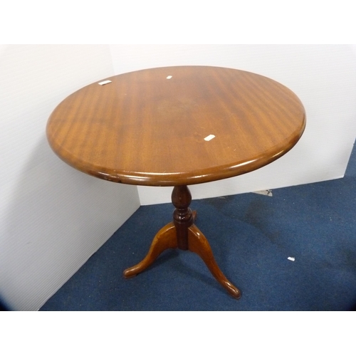 412 - Mahogany circular tripod table.