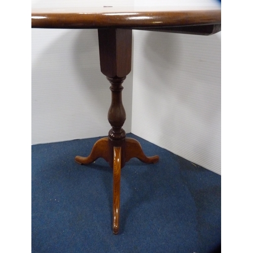 412 - Mahogany circular tripod table.