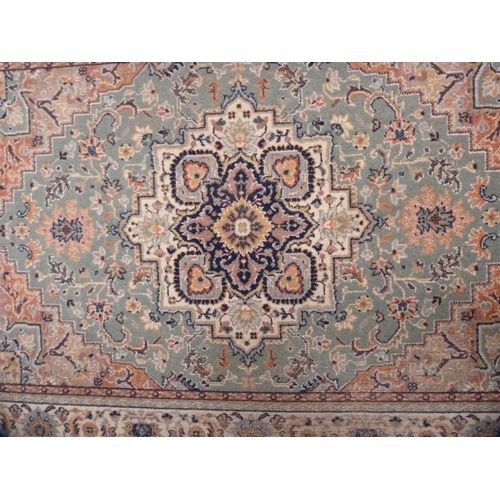 417 - Machine-made Persian Heriz-style rug.